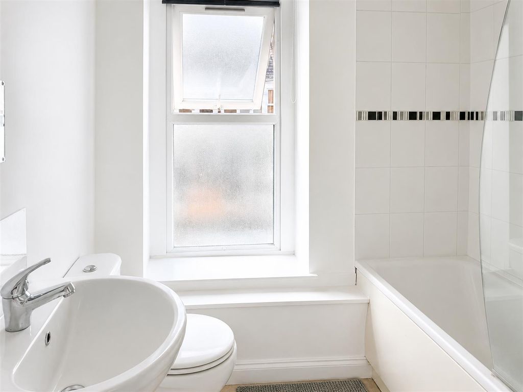 Property photo 2 of 7 Bathroom.Png