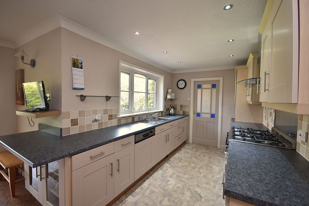 Property photo 2 of 32