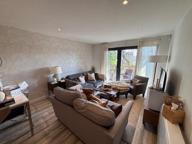 Property photo 2 of 13 Lounge