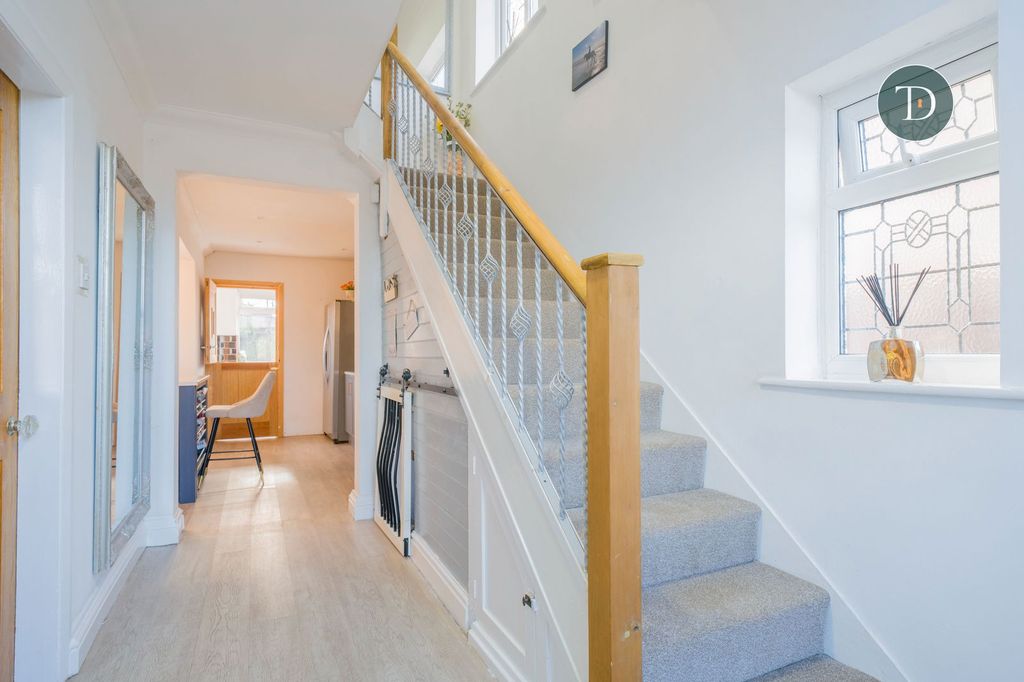 Property photo 2 of 26