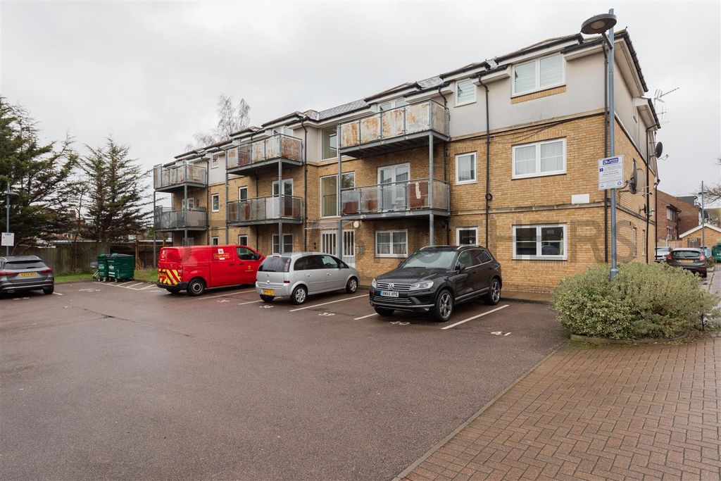 Property photo 1 of 11