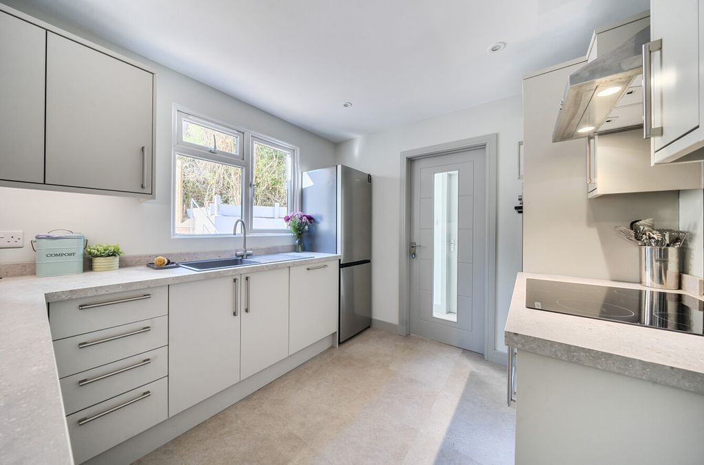 Property photo 3 of 16 1361272-25-68Dbe6...