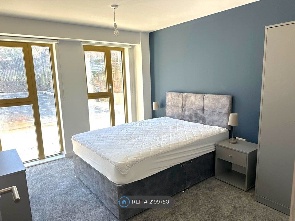 Property photo 2 of 11 Double Bedroom