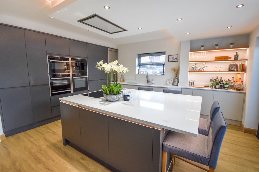 Property photo 2 of 33