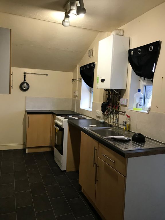 Property photo 2 of 5 Kitchen