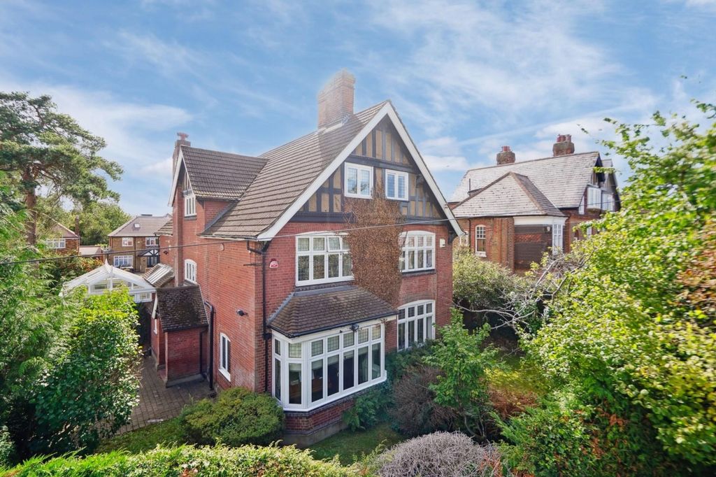 Property photo 1 of 28