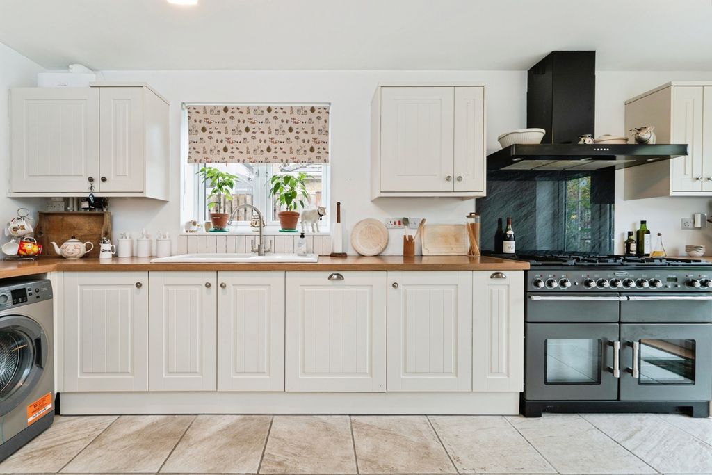 Property photo 3 of 16 Photo