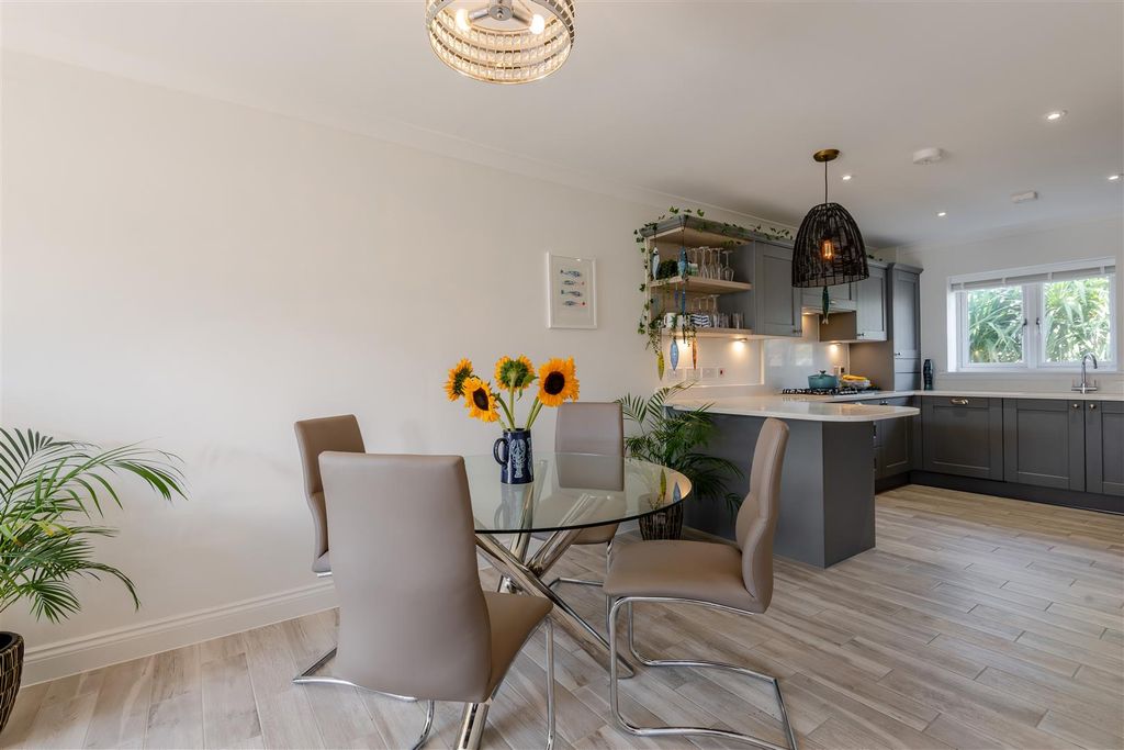 Property photo 3 of 22 Dining