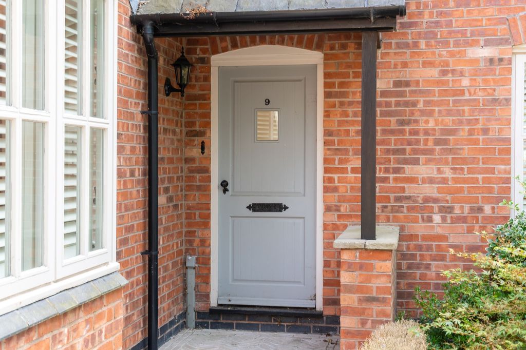 Property photo 2 of 33