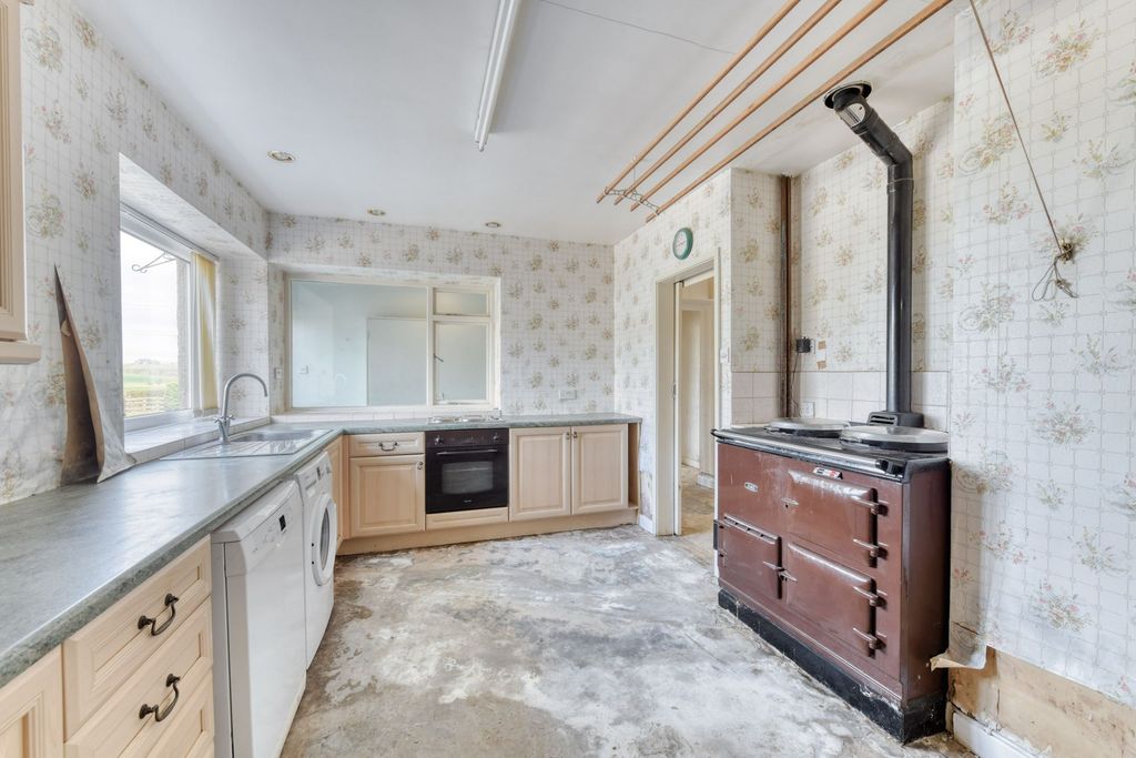 Property photo 3 of 42