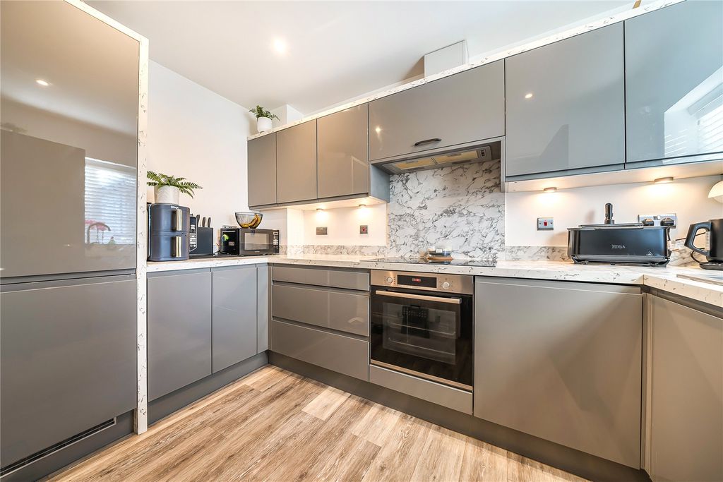 Property photo 3 of 22 Picture No. 02