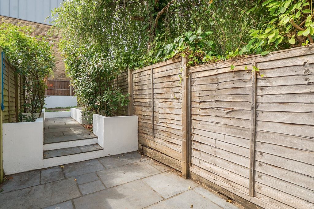 Property photo 3 of 9 Picture No. 16