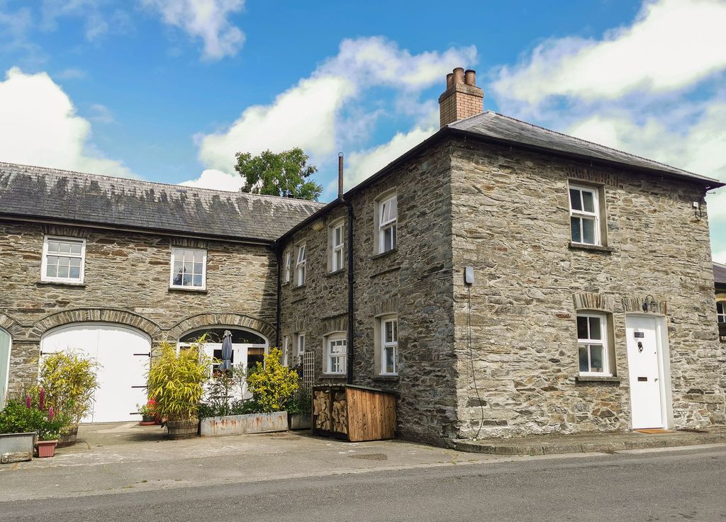 Property photo 1 of 37