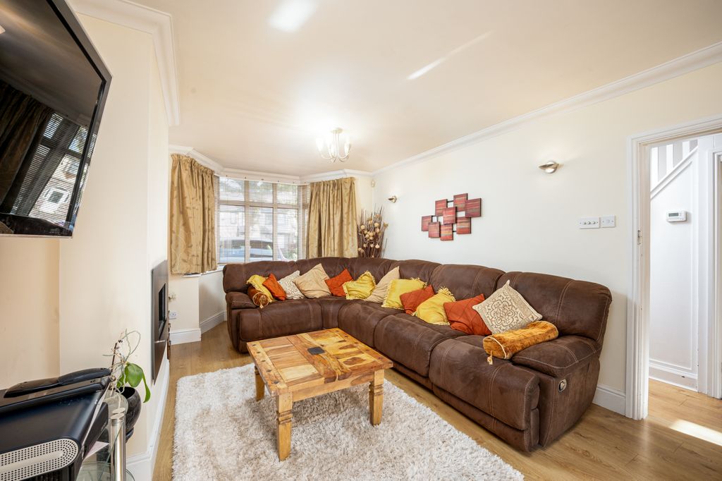 Property photo 3 of 25 05