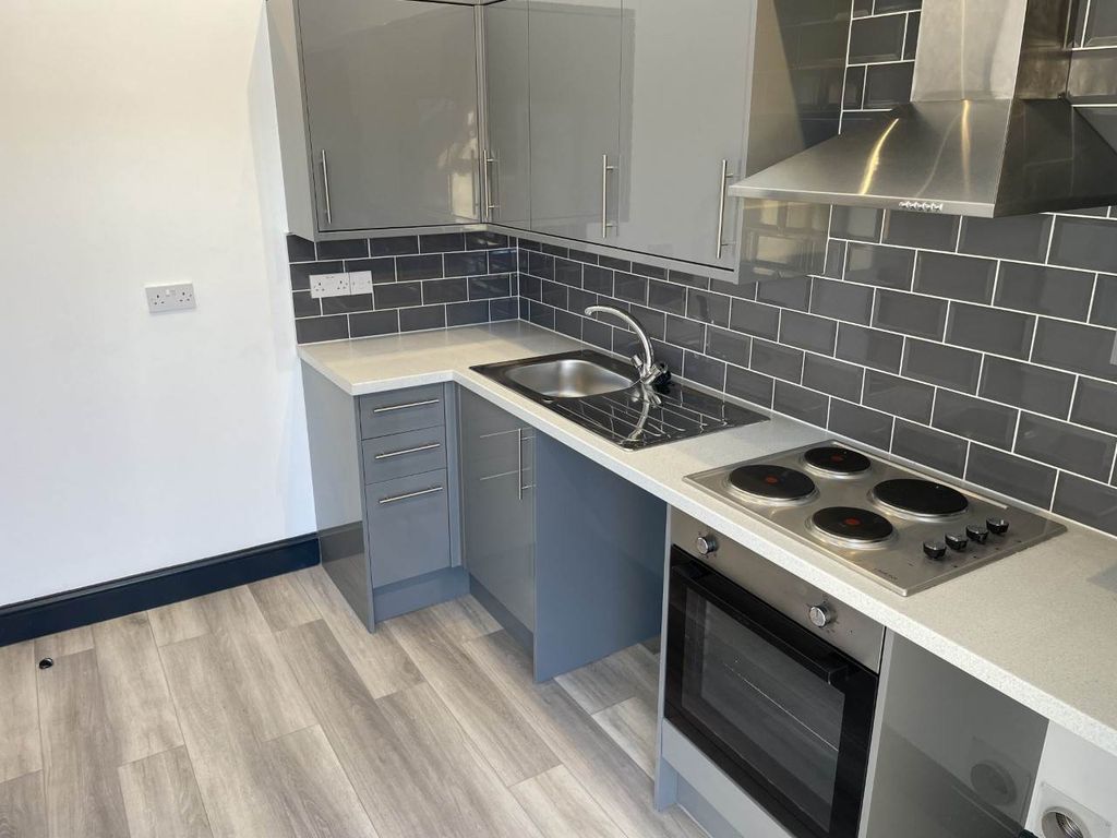 Property photo 3 of 11 38B Kitchen 3