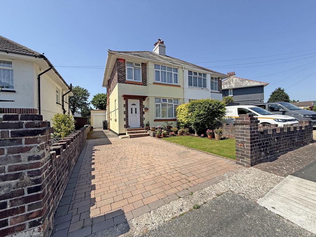 Property photo 1 of 17 Nicholson Road 8 - Front.Jpg