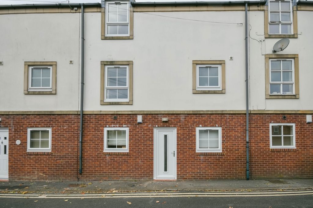Property photo 1 of 20