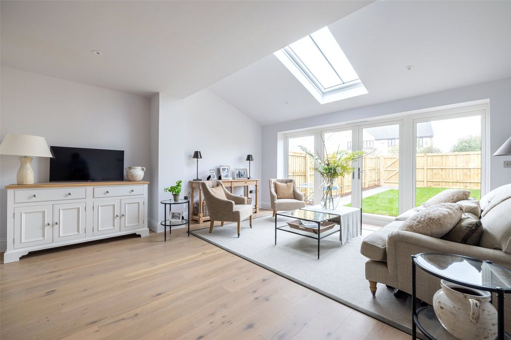 Property photo 2 of 8 Show Home