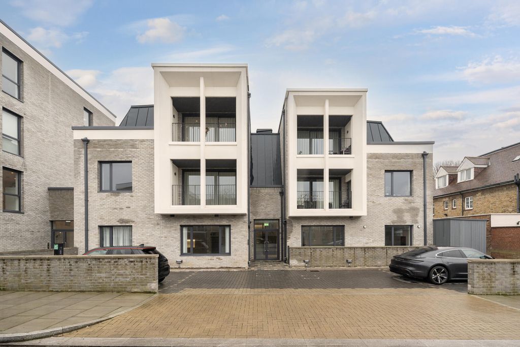 Property photo 1 of 17 Front (Exterior)