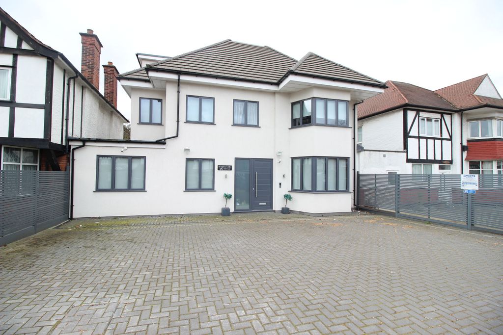 Property photo 2 of 10