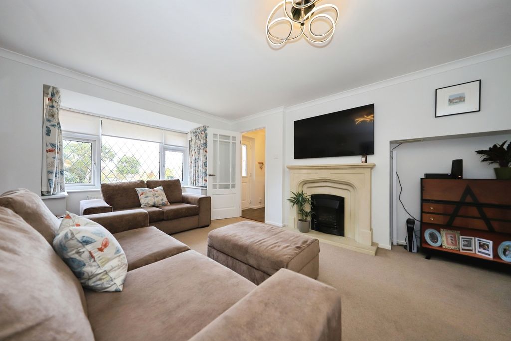 Property photo 2 of 20 Lounge