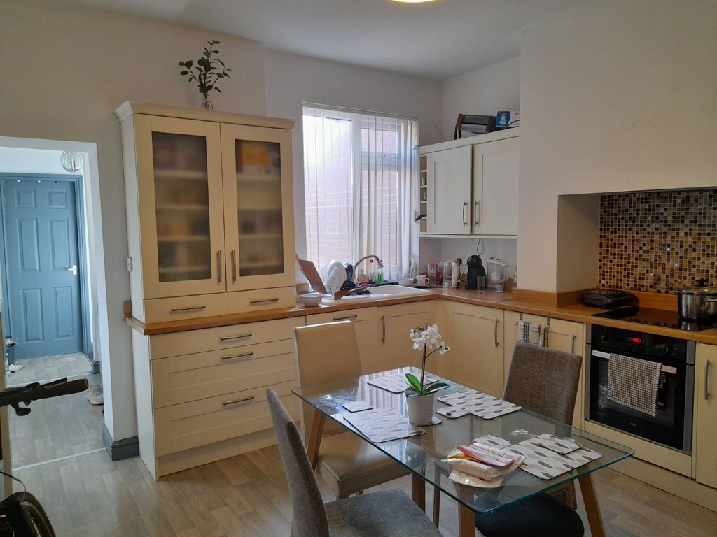 Property photo 1 of 6 Shared Kitchen