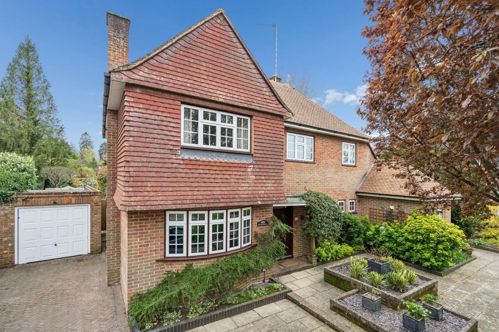 Property photo 1 of 30 Rivendell