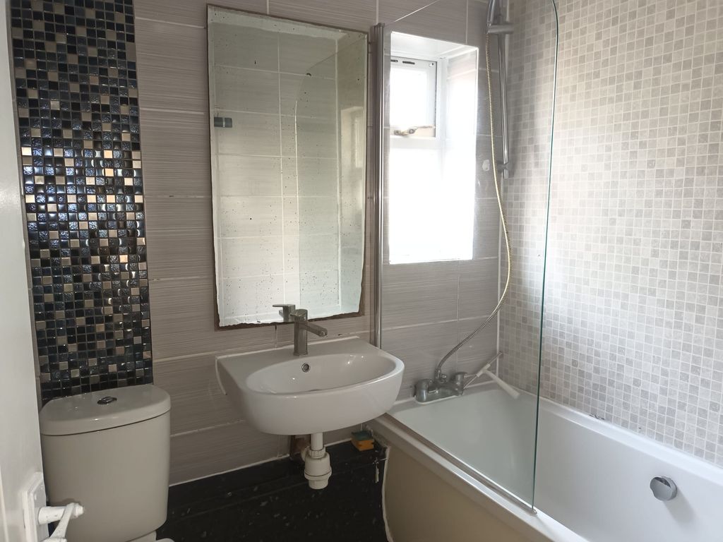 Property photo 1 of 8 Cover