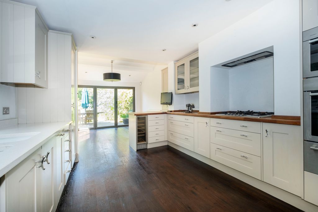Property photo 2 of 32
