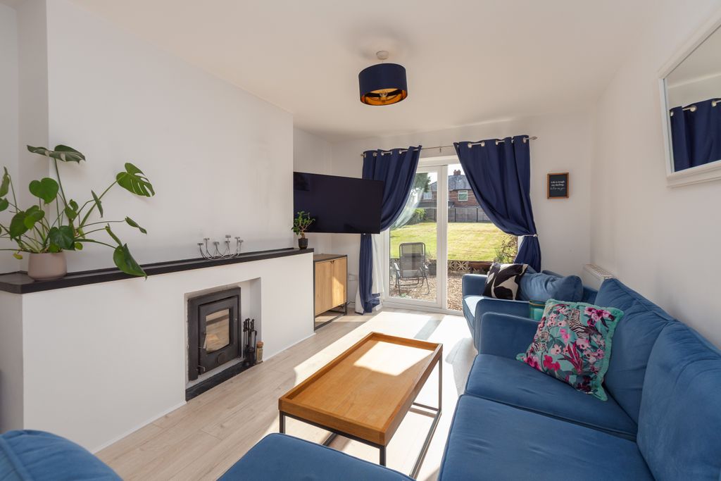 Property photo 3 of 17 41 Wood Green-7