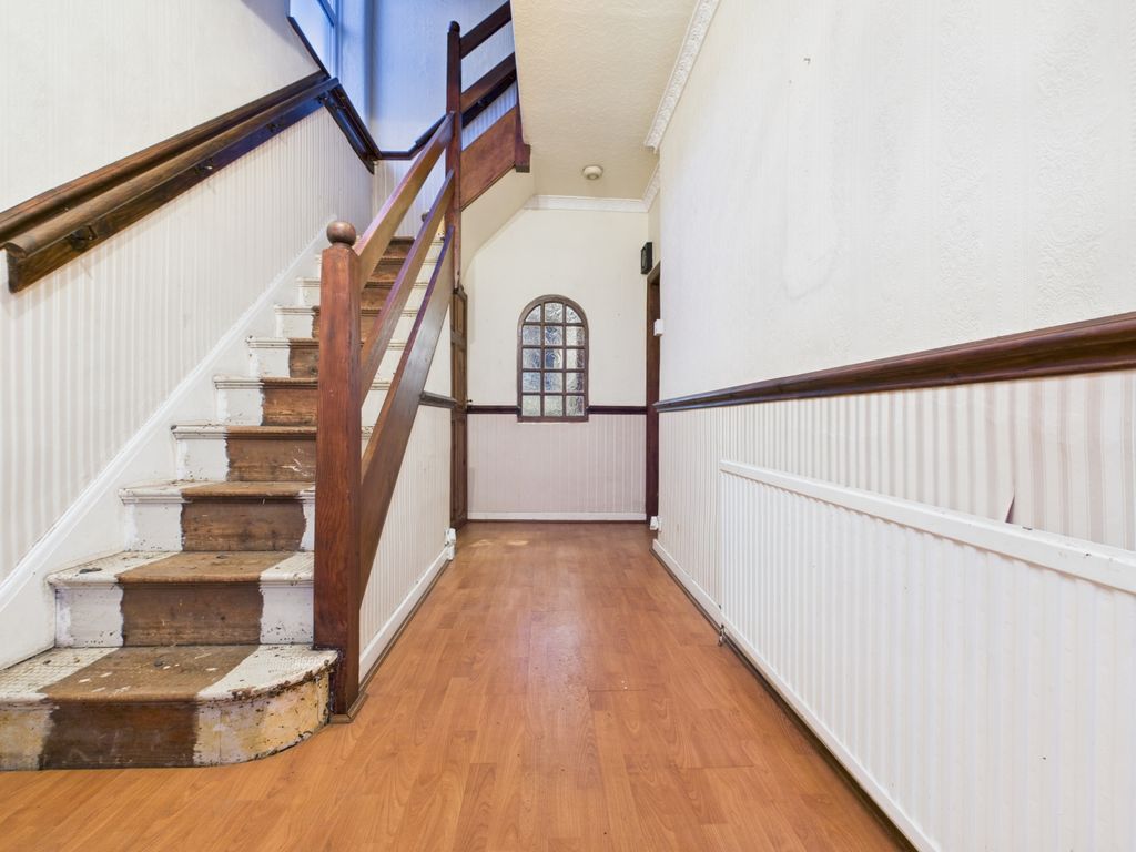 Property photo 3 of 18 Cam03729G0-Pr0204-Still012