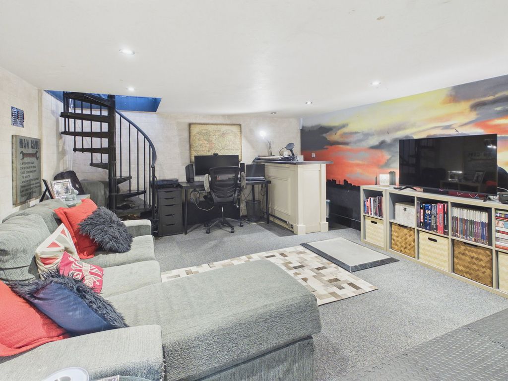 Property photo 3 of 20