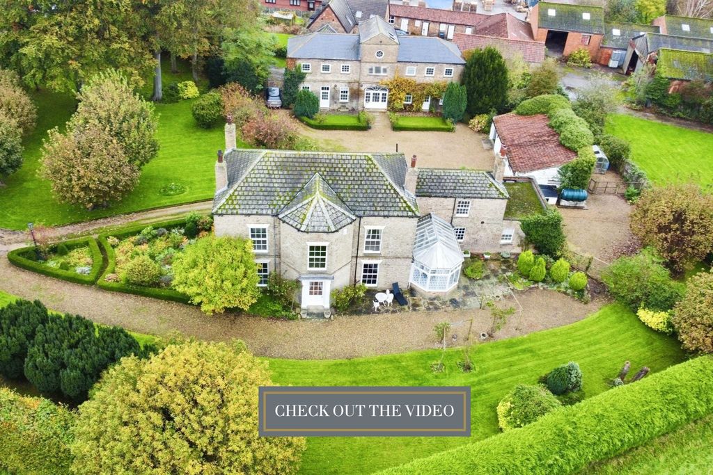 Property photo 1 of 32 2206882