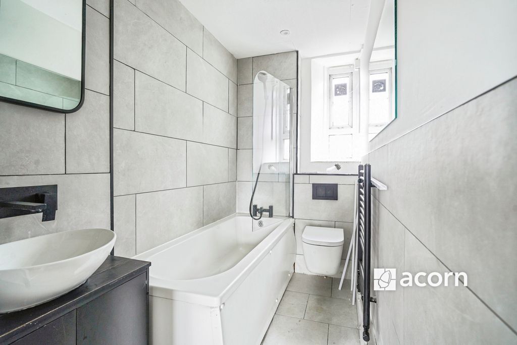 Property photo 3 of 10 Bathroom