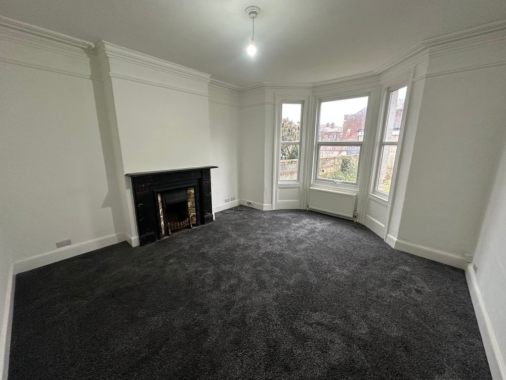 Property photo 2 of 11 Living Room