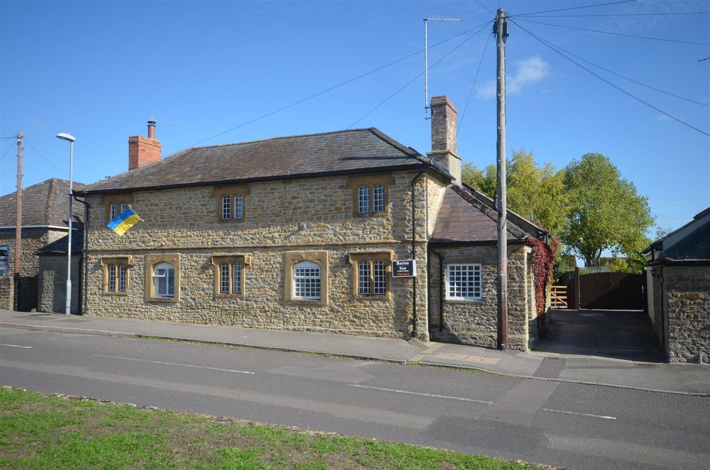 Property photo 1 of 17 Front