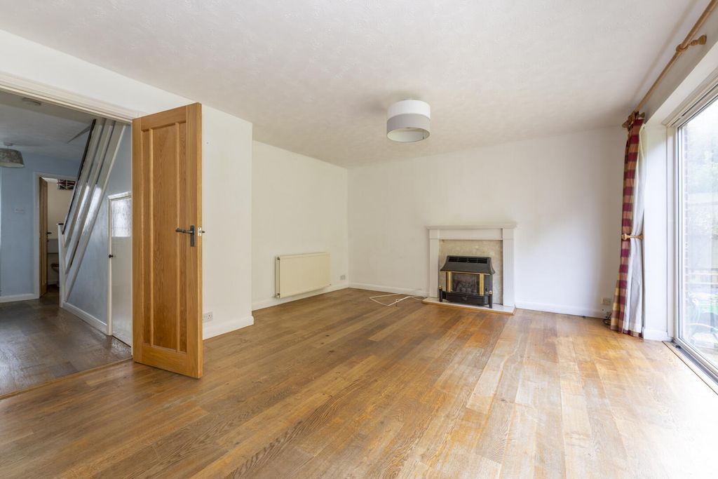 Property photo 3 of 17 Living Room