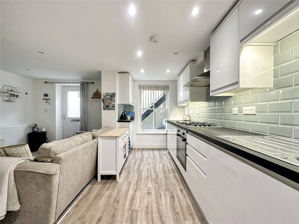 Property photo 2 of 22 Picture No. 13