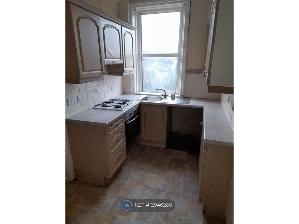 Property photo 3 of 15 Kitchen