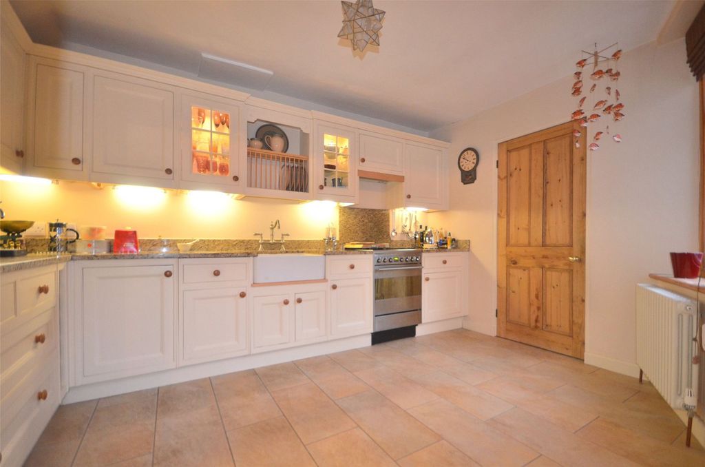 Property photo 2 of 12 Kitchen