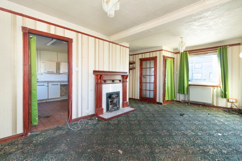 Property photo 3 of 15 Living Room