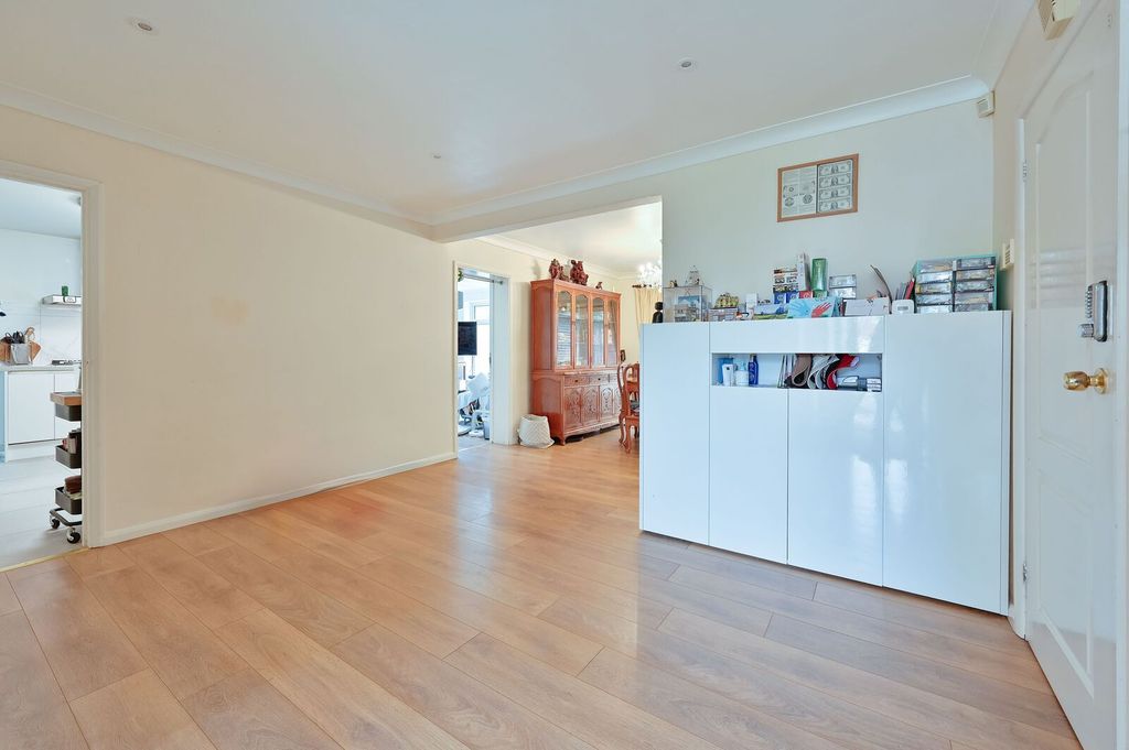Property photo 2 of 23