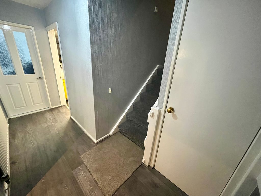 Property photo 3 of 10 Entrance Hallway