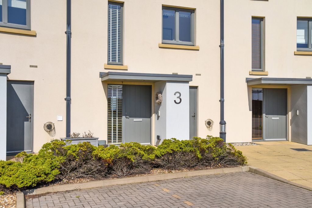 Property photo 2 of 33