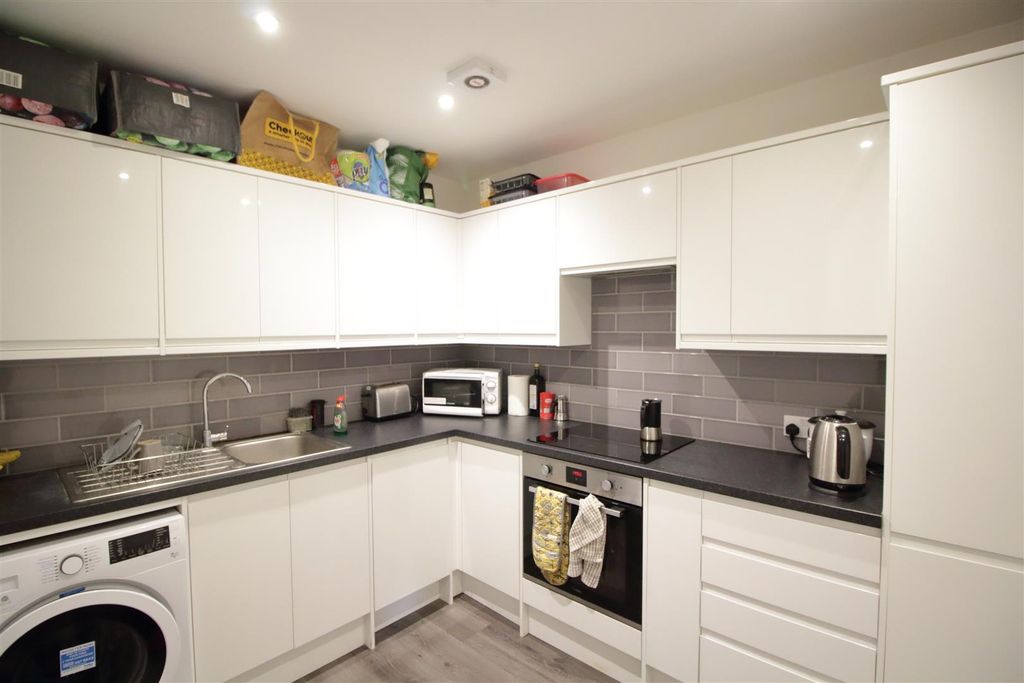 Property photo 1 of 7 Eden Harper Brixton Hill