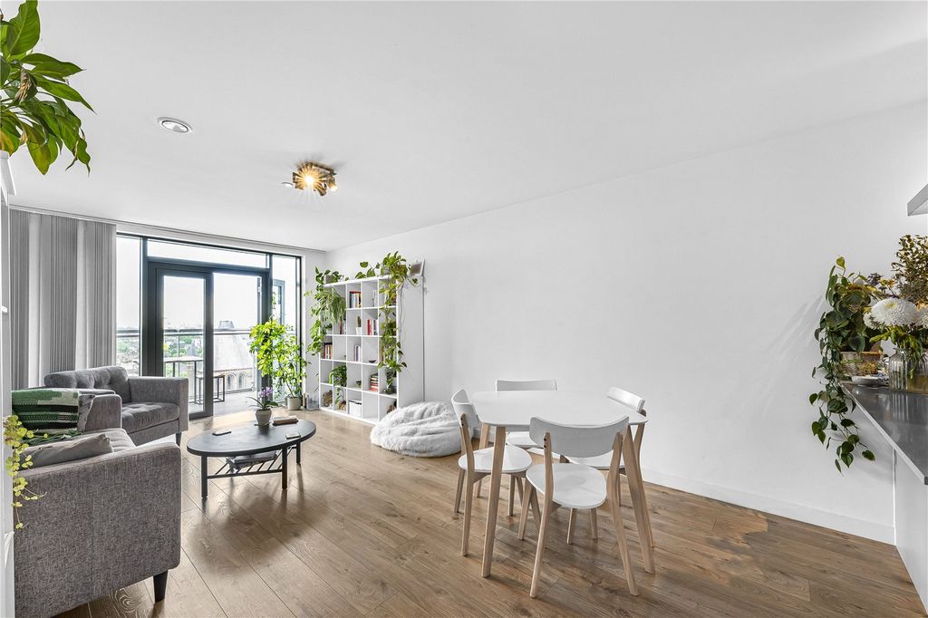 Property photo 1 of 17 Reception Room