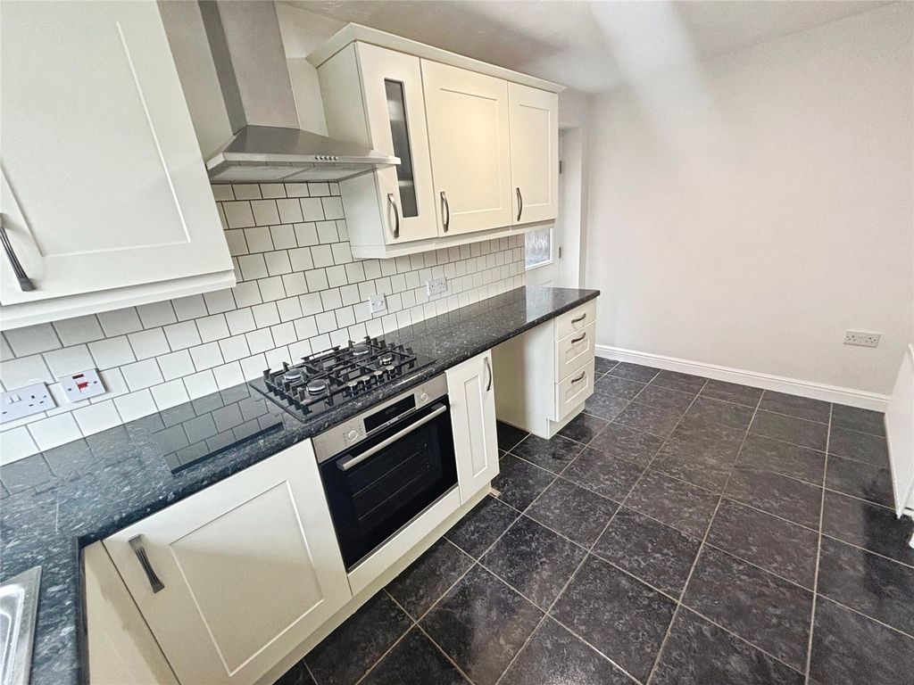 Property photo 3 of 14 Kitchen