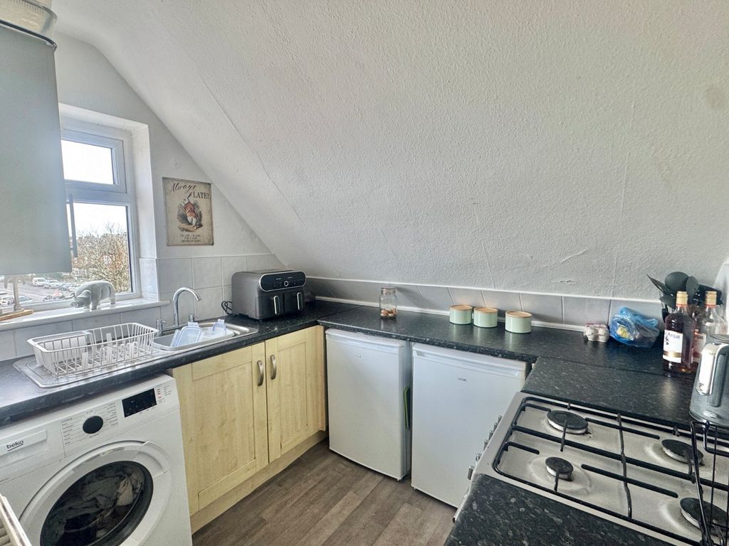 Property photo 3 of 10 Kitchen