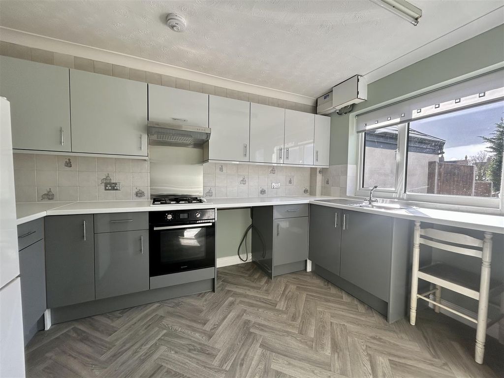 Property photo 3 of 22 Kitchen