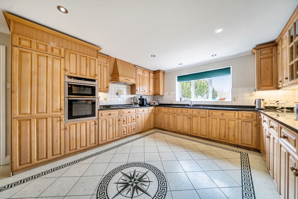 Property photo 2 of 34 1434712-17-69cd5B...